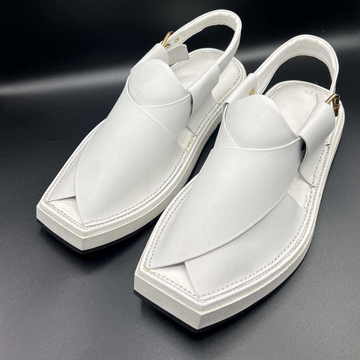 HANDMADE PESHAWARI CHAPPAL KAPTAN | WHITE